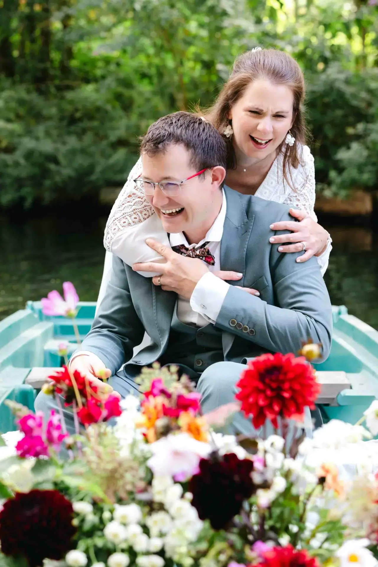S&eacute;ance photo couple en barque dans les hortillonnages d'Amiens — Ana&iuml;s et Aur&eacute;lien par &Eacute;lodie de Castro