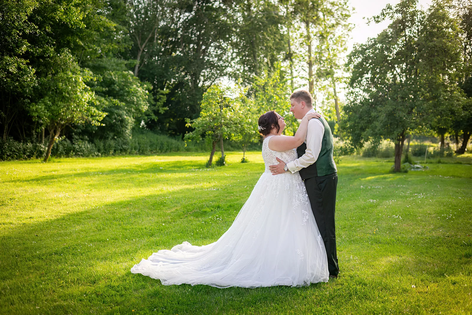 Mariés jardins Ferme du Campreux Amiens — Élodie de Castro photographe mariage